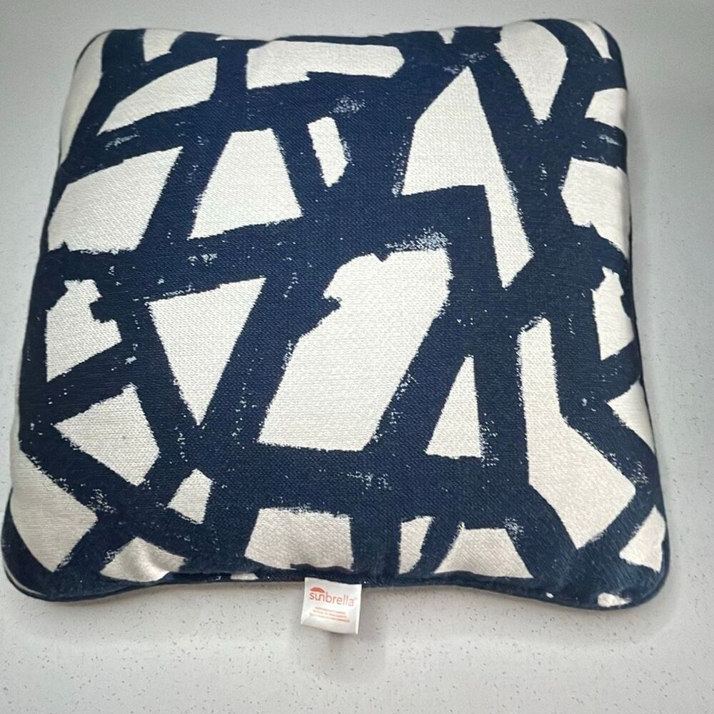 Sunbrella Lot of (2) Norman Wyatt Style Square 18 in. Geometric Blue White Outdo